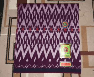 Handloom rayon lungis With Large Patterns